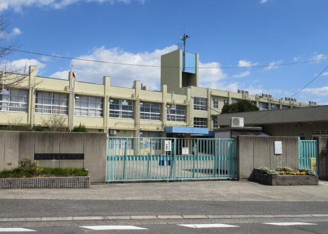 東香里小学校